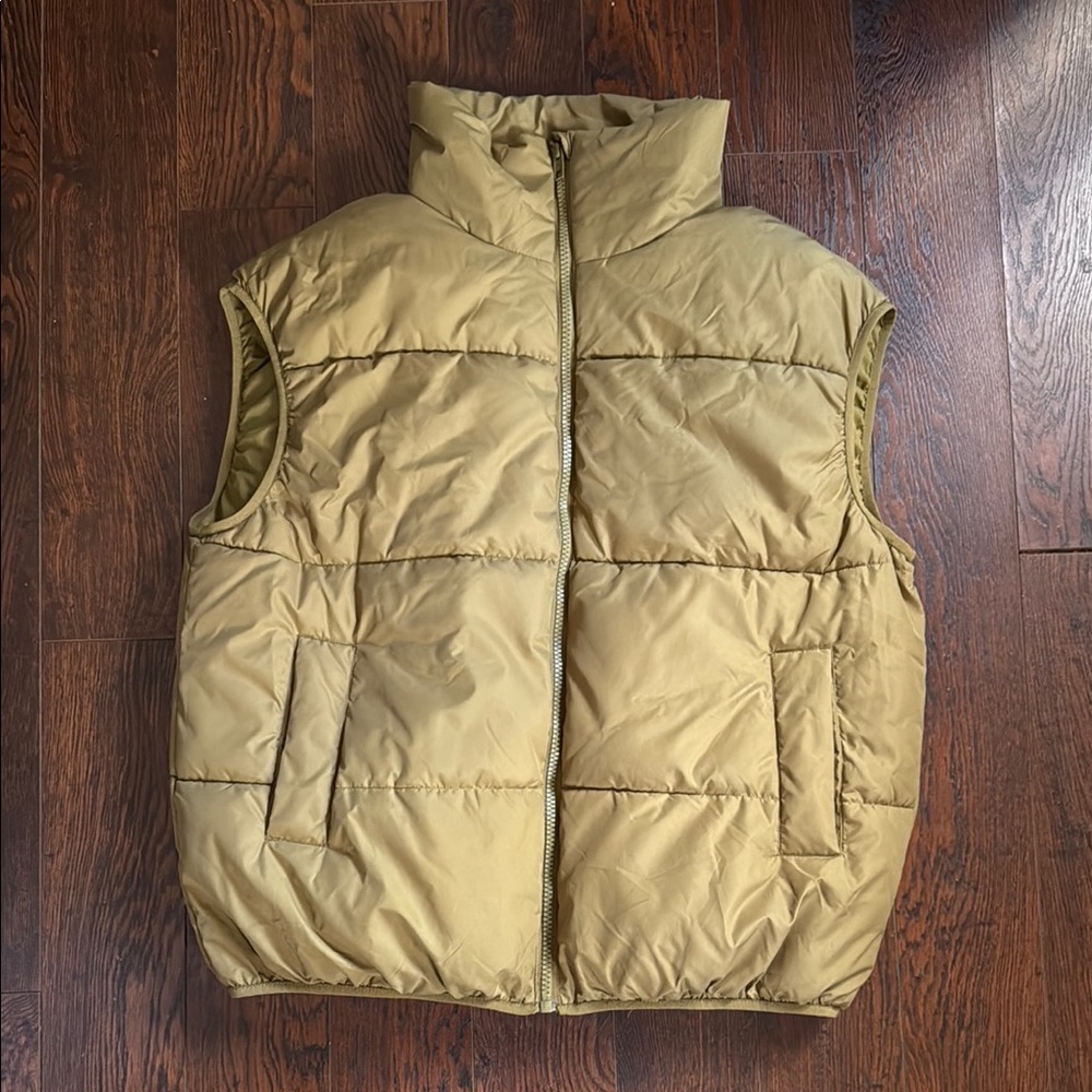 ๐ท&๐ผ Quilted Puffer Vest with Stand-Up Collar - Picture 3 of 9